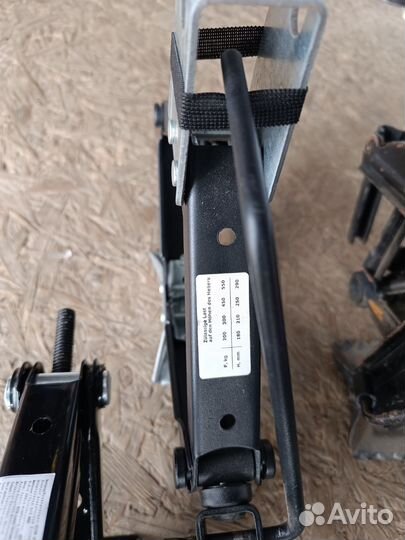 Домкрат механический винтовой на 550кг