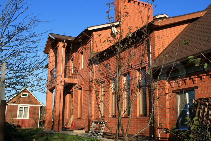 Коттедж 602 м² на участке 40 сот.