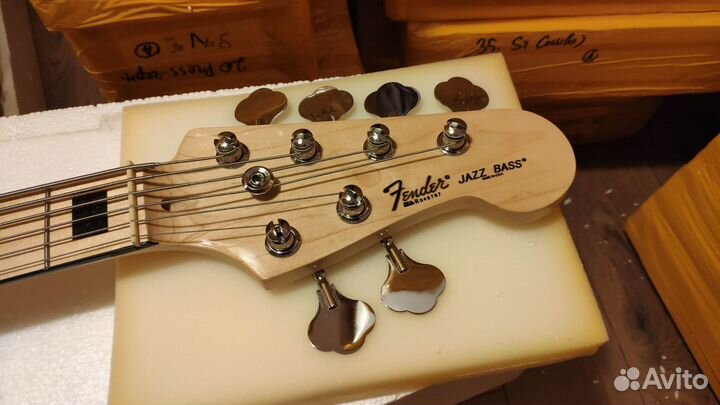 Реплика бас-гитары Fender JazzBass 6 струн белый