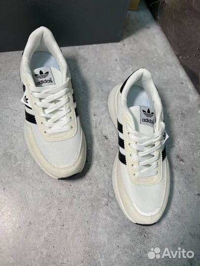 Кроссовки женские adidas 40 р