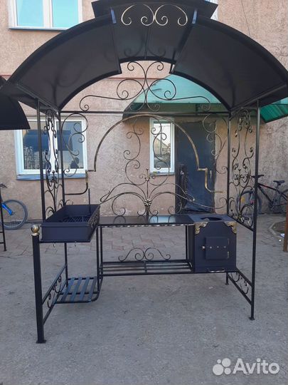 Кованый мангал с печкой и крышей