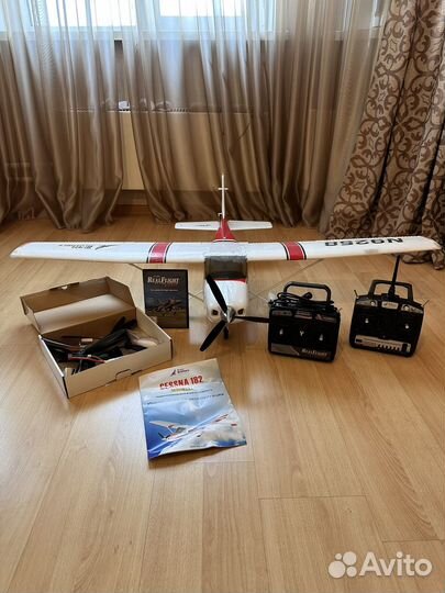 Модель самолета Cessna 182 (электро)
