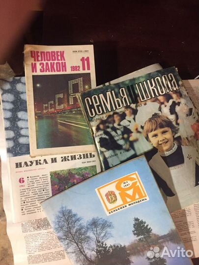 Предметы быта и газеты журналы времен СССР