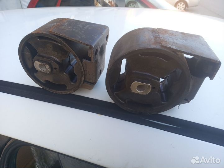 Подушка двигателя задняя правая Volkswagen