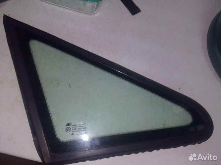 Форточка шаран передняя правая