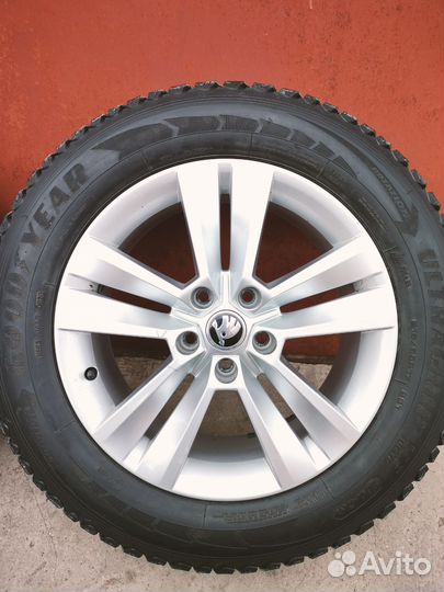 Goodyear Ultra Grip Ice Arctic 2 215/65 R17 99T