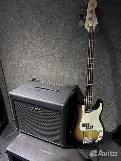 Бас гитара с комбоусилителем