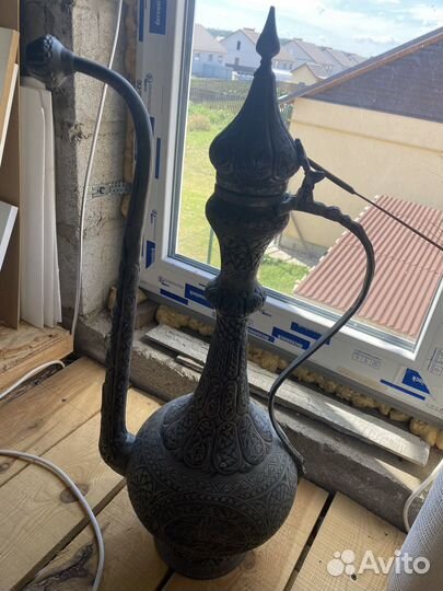 Кувшин декоративный металлический