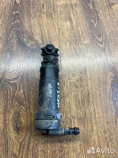 Форсунка омывателя фар передняя Nissan Note
