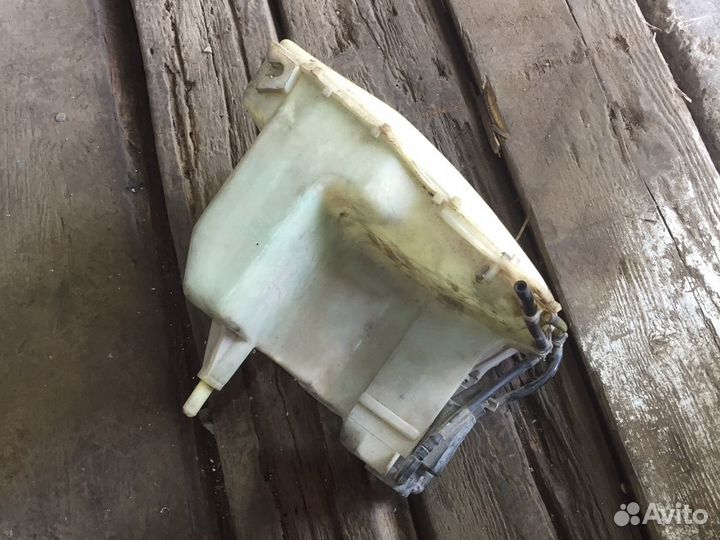 Бачек омывателя Toyota corolla ceres