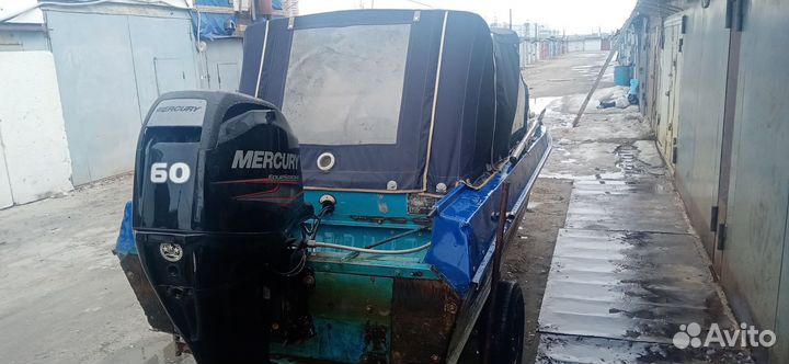 Лодка с мотором
