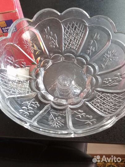 Ваза для фруктов на ножке