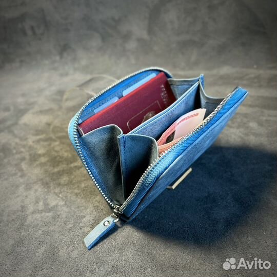 Кошелек на молнии из кожи женский