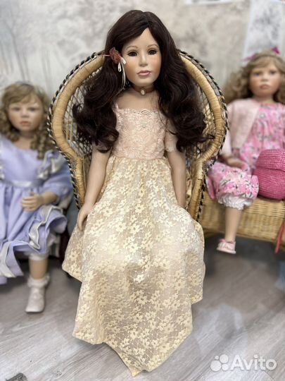 Коллекционная фарфоровая кукла
