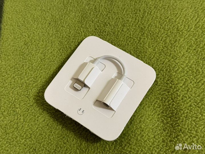 Переходник Apple Lightning - mini jack 3.5