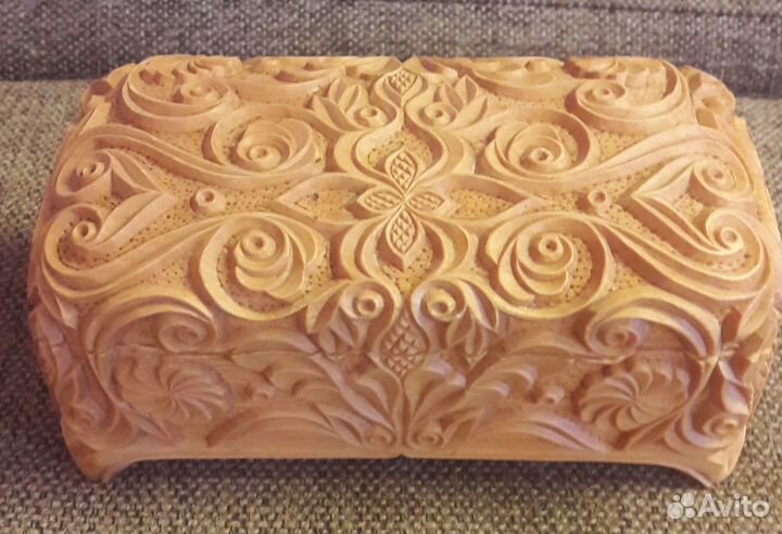 Шкатулка ручн.работы, резная, деревян., 9.5см20 см