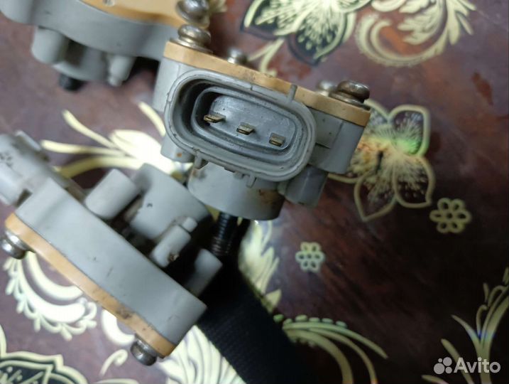 Датчик положения кузова на Ленд Крузер 100 лх 470