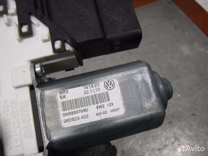 Мотор стеклоподъемника задний правый Volkswagen