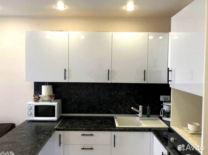 Кухонный гарнитур угловой в потолок на заказ