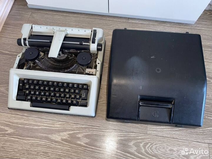 Пишущая машинка Ивица СССР