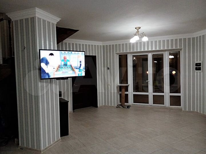 Дом 290 м² на участке 8,4 сот.