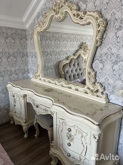 Спальный гарнитур