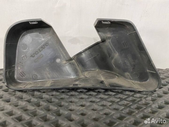 Накладка кронштейна зеркала лев. Volvo FH5
