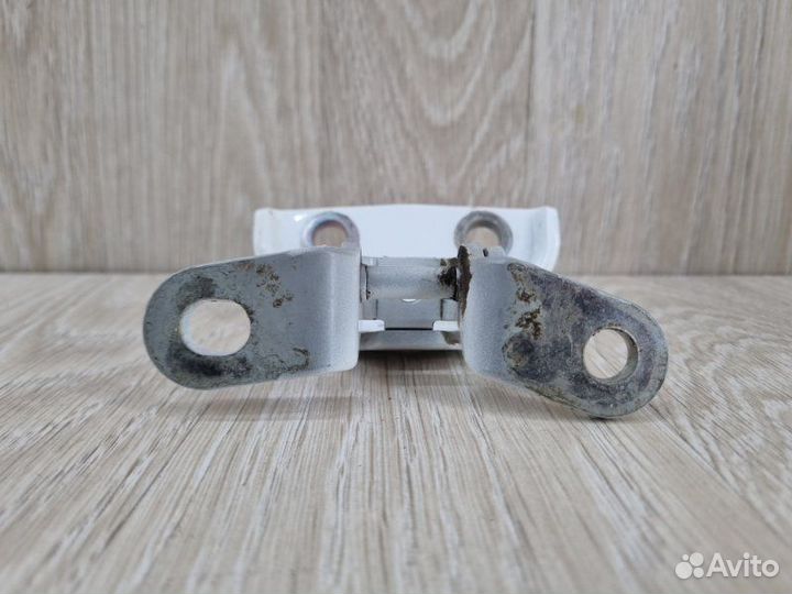 Петля двери задняя левая Hyundai Solaris 2