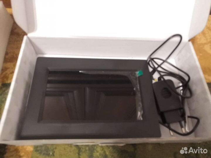 Новая фоторамка Digma PF-731