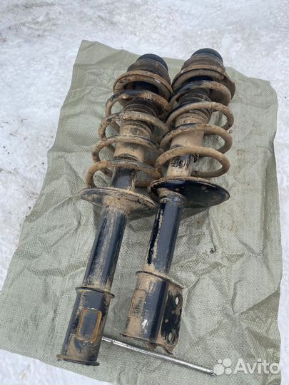 Передняя стойка Renault Logan 1