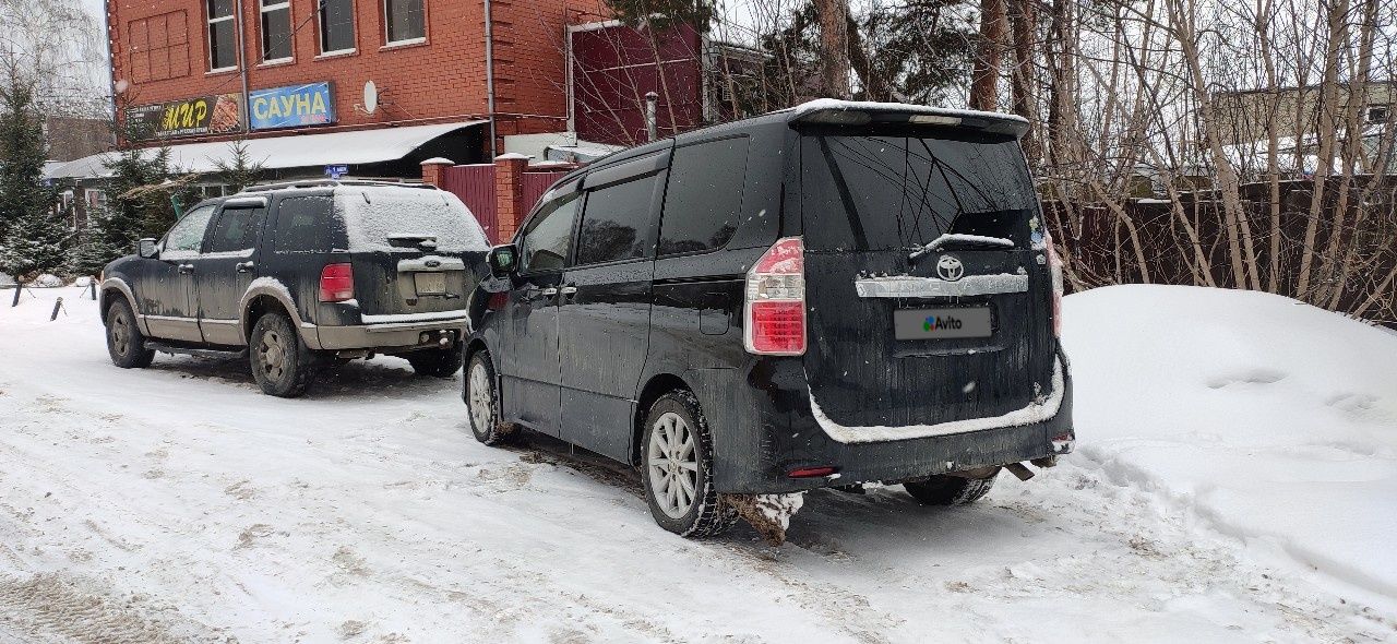 Toyota Noah: фото владельца