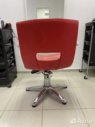 Парикмахерское кресло