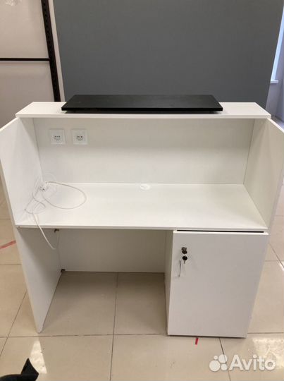 Стойка для администратора