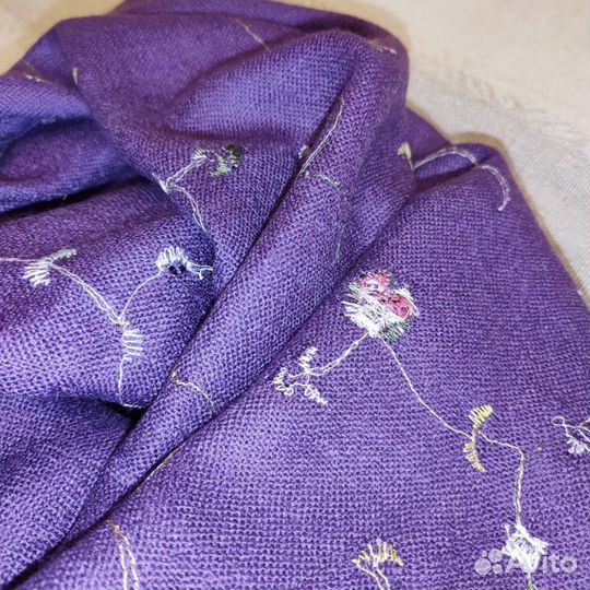 Нежный шарф с вышивкой