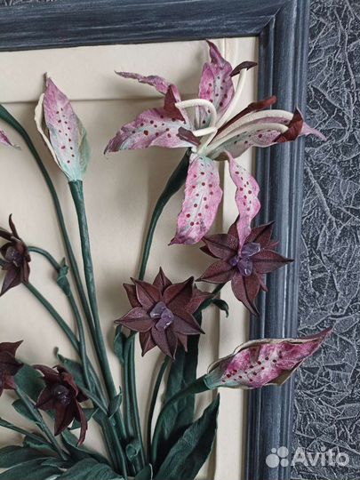 Картина из натуральной кожи, Лилии