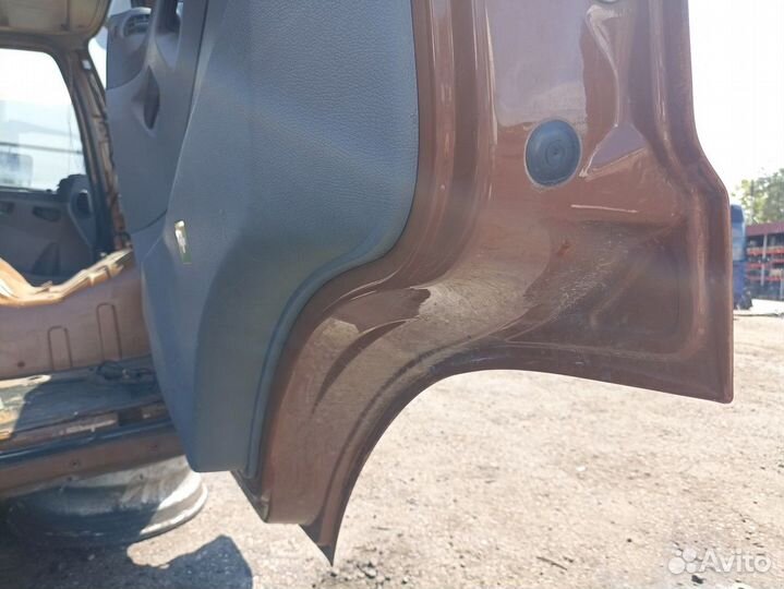 Дверь правая Mercedes-Benz Axor