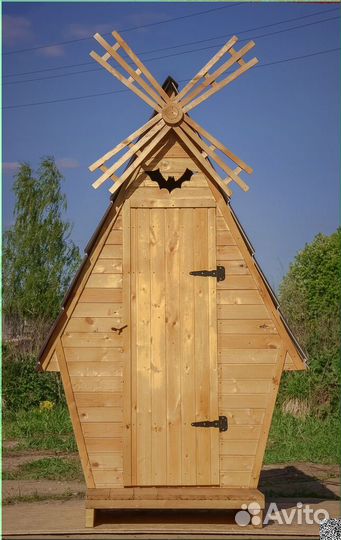Уличный туалет деревянный