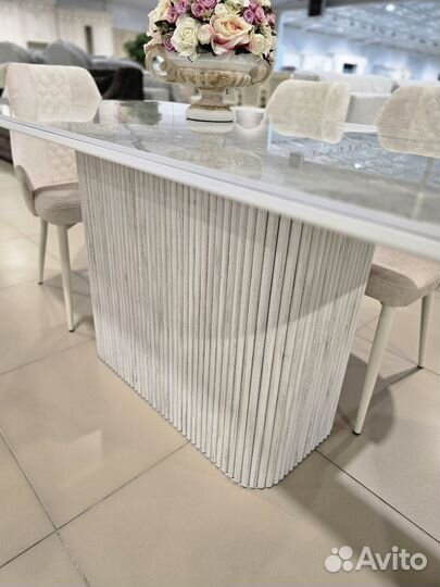 Кухонный стол обеденный