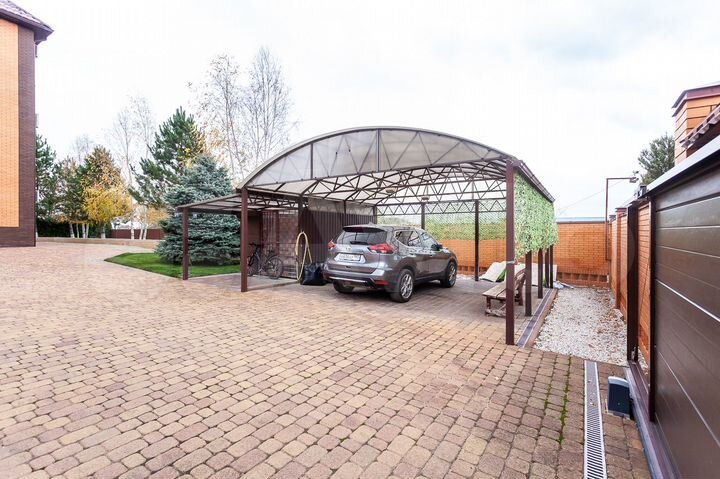 Дом 252,7 м² на участке 20 сот.