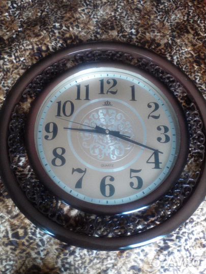 Продаю новые настенные часы