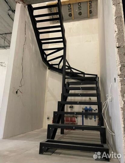Лестница на металлокаркасе