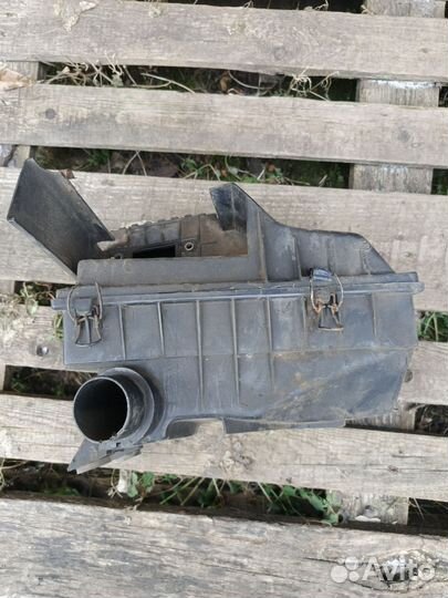 Корпус воздушного фильтра пассат б3 2е