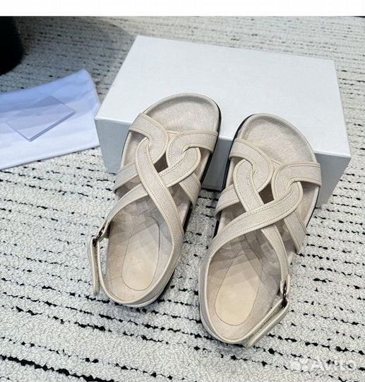 Сандали toteme