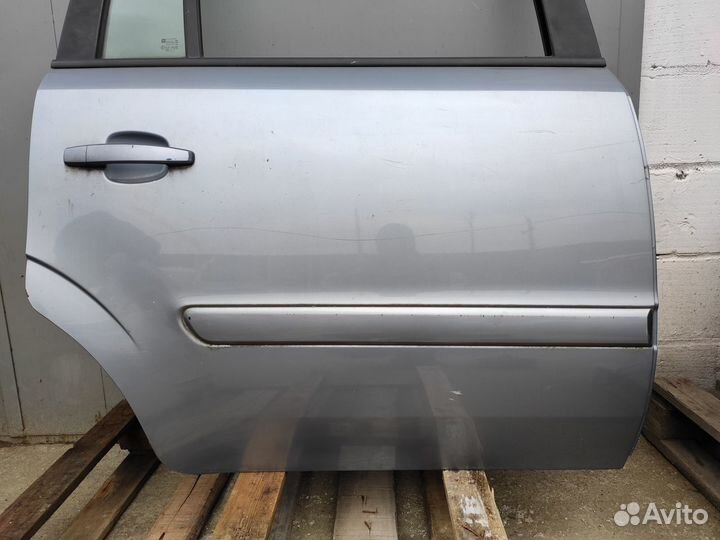 Дверь задняя правая на Opel Zafira B Z163