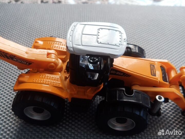 Экскаватор игрушка