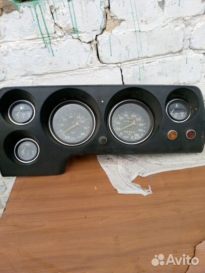 Щиток приборов niva