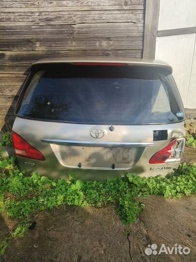 Стекло багажника Toyota ipsum