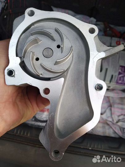 Помпа, водяной насос Ford