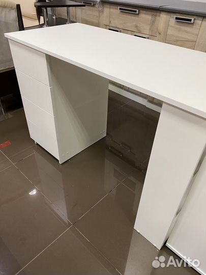 Компьютерный стол новый белый в наличии