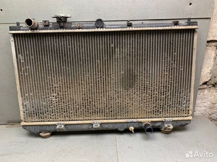 Радиатор охлаждения двигателя Mazda Premacy